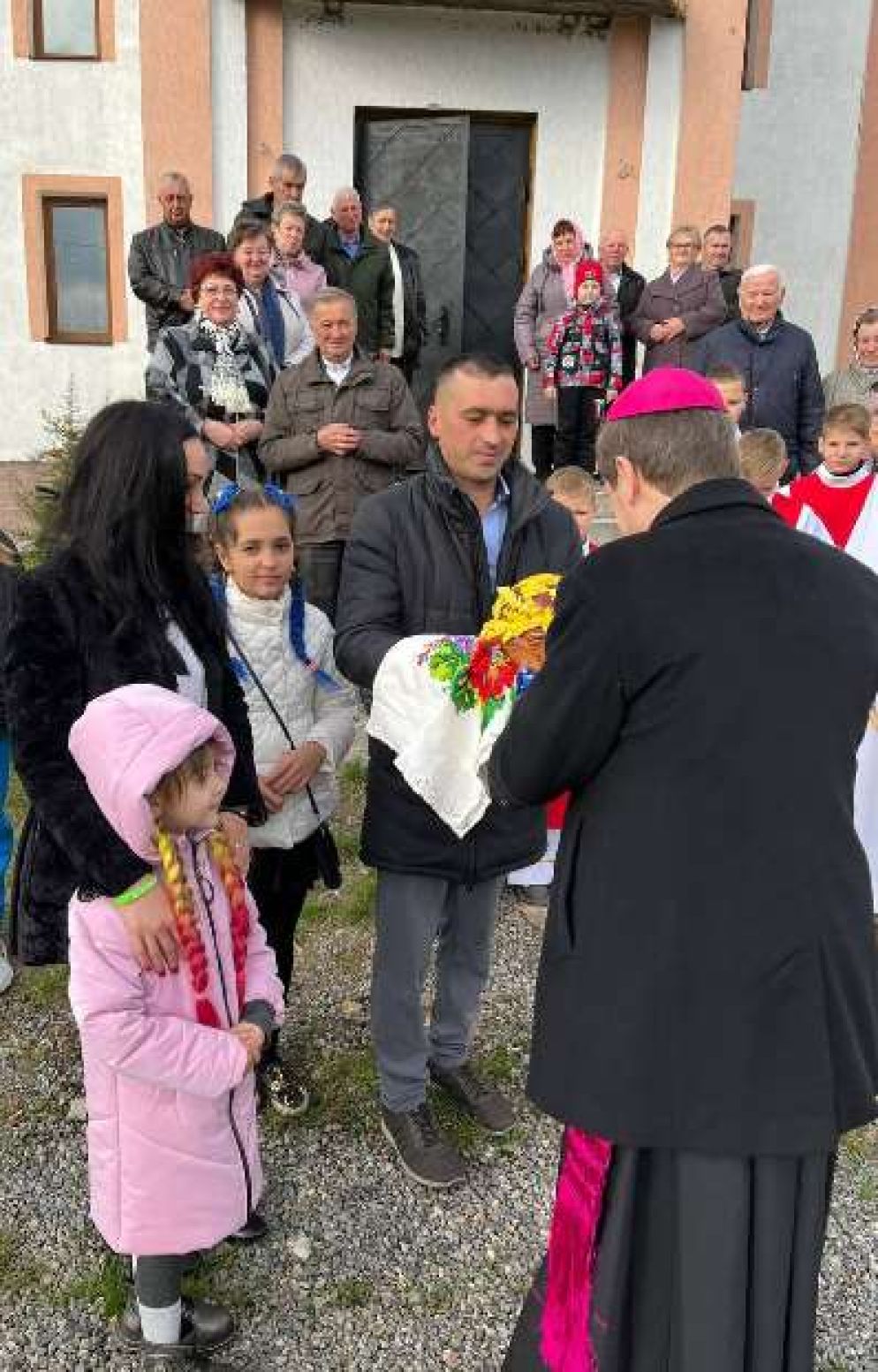 Il vescovo latino di Kiev, Vitaliy Krivitsky, in visita fra la gente dei villaggi intorno alla capitale - Diocesi di Kiev-Zhytomyr