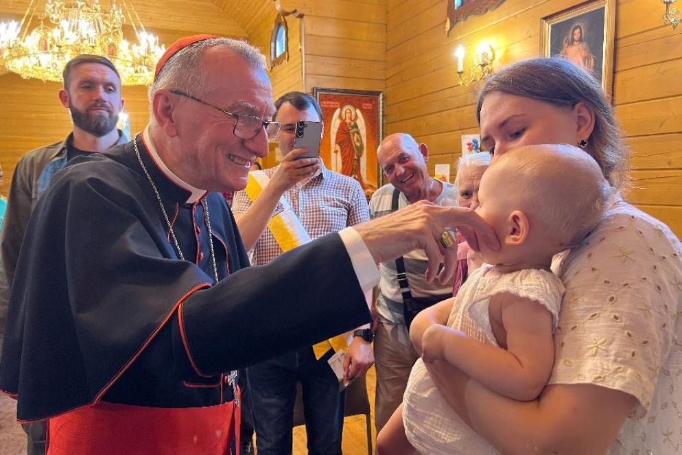 Il cardinale Parolin a Odessa con una famiglia greco-cattolica - Gambassi