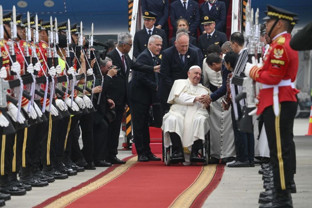 Papa Francesco all'arrivo a Giacarta - ANSA