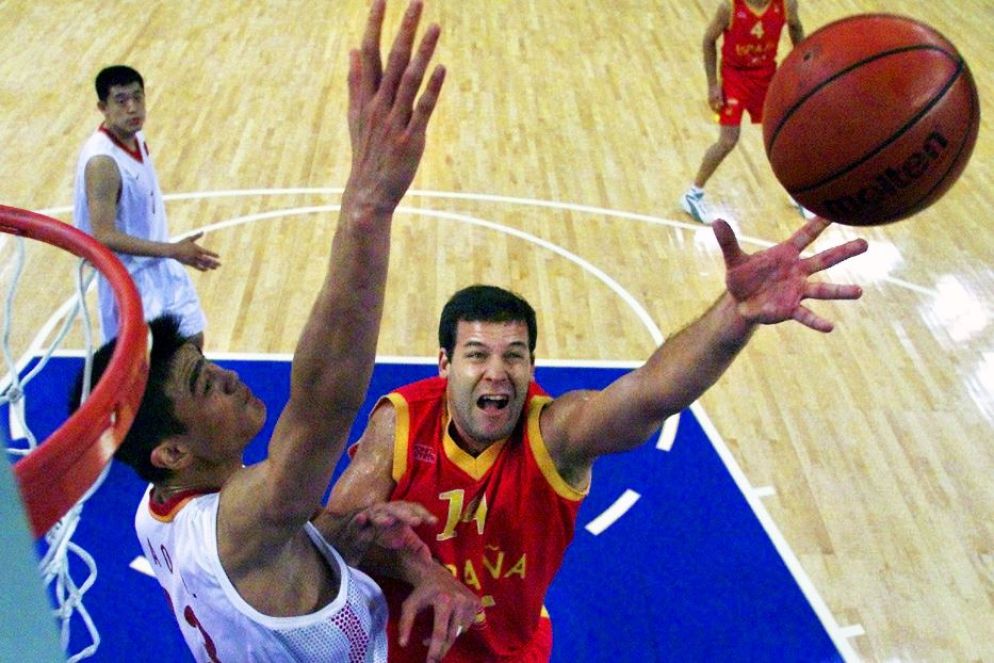 L'atleta cinese in campo durale le Olimpiadi a Sydney nel 2000 - ANSA