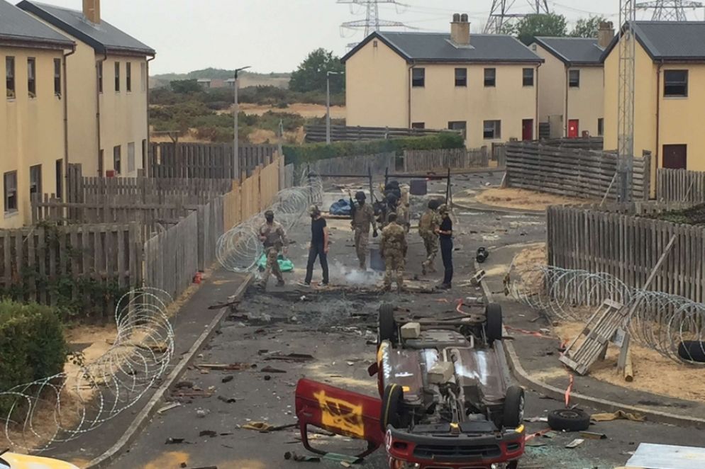 Azioni di imboscata e attacco simulate in addestramento dai militari ucraini assistiti dai colleghi delle Sas britanniche - Napoletano