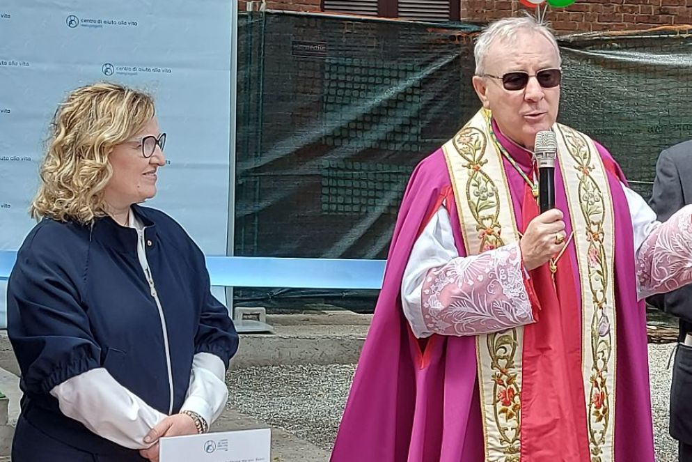 Soemia Sibillo e monsignor Carlo Faccendini, abate di Sant'Ambrogio - .