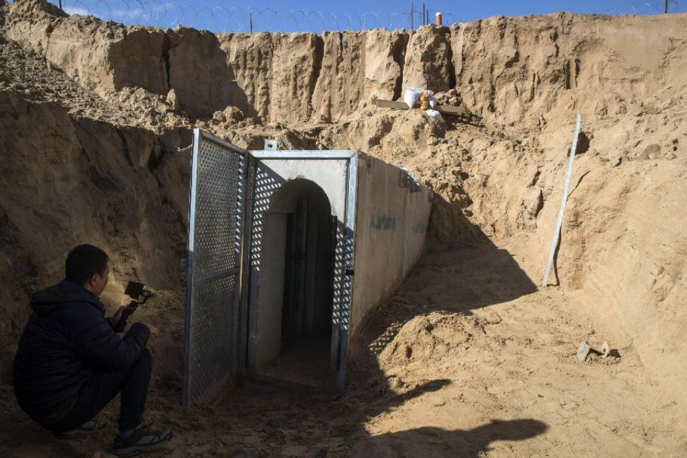 L'ingresso di uno dei tunnel che corrono sotto la Striscia di Gaza - Ansa