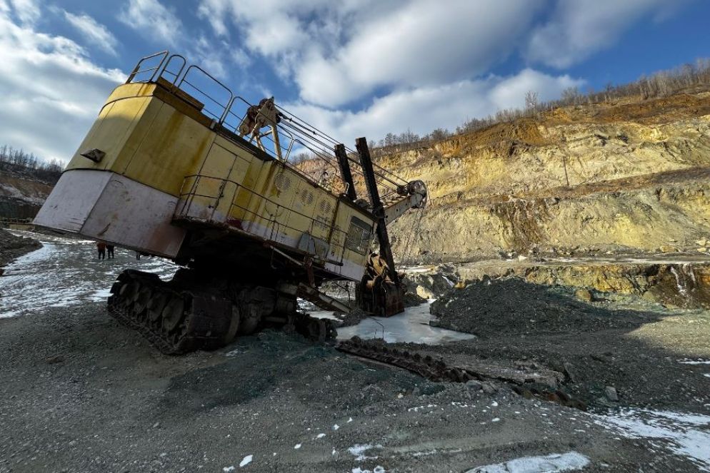 Scavatori nelle cave di grafite di Zavallya - .