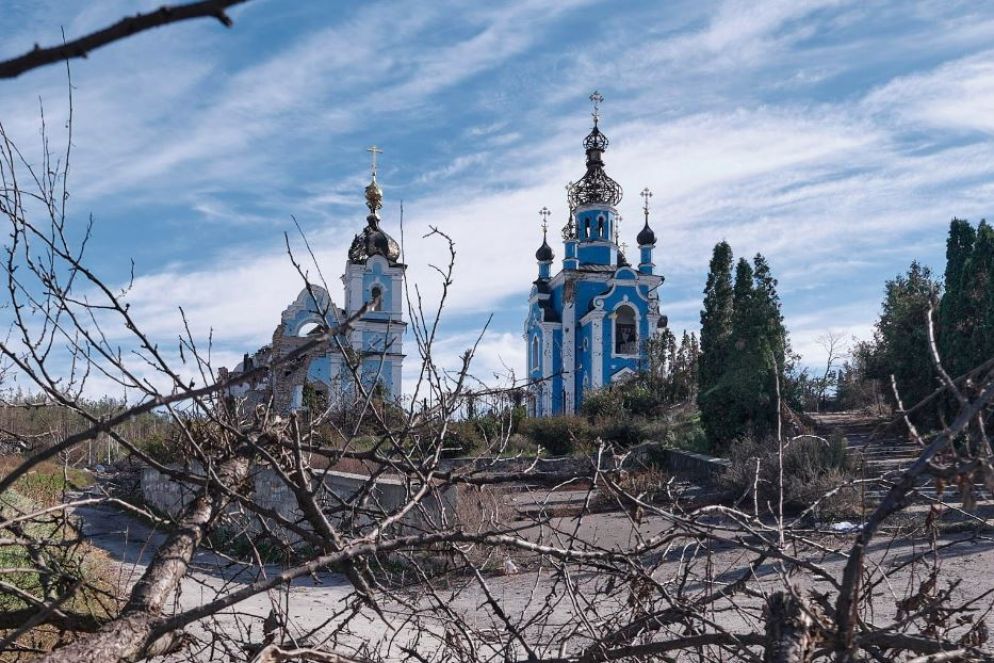 Una chiesa bombardata nella regione di Donetsk in Ucraina - Ansa
