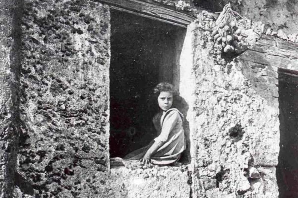 Bambino, una foto di Giovanni Verga esposta nell'ottobre scorso a Modena - .