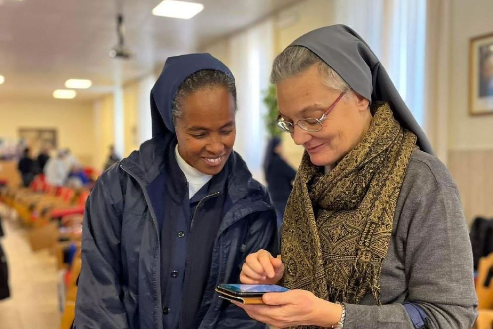 Suor Maria Luisa Caputo con una consorella - .