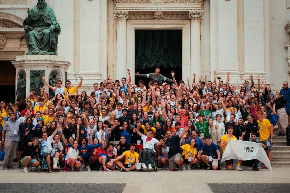 Da lunedì 26 a giovedì 29 agosto a Loreto, terza edizione per il raduno di Fraternità, la community di giovani nata durante la pandemia dall'esperienza di fede vissuta dai ragazzi dell'oratorio del prete youtuber ambrosiano Alberto Ravagnani - foto Fraternità
