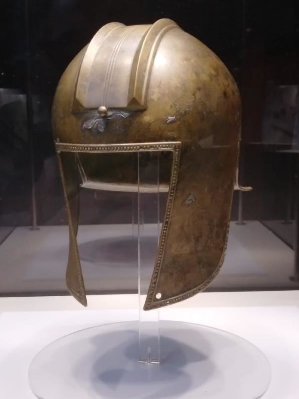 Elmo da Timish, bronzo con inserti d’argento (IV secolo a.C.)  - Bucarest, Muzeul Național de Istorie a României