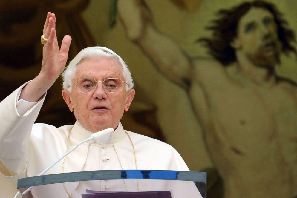 Benedetto XVI durante un'udienza generale - Ansa