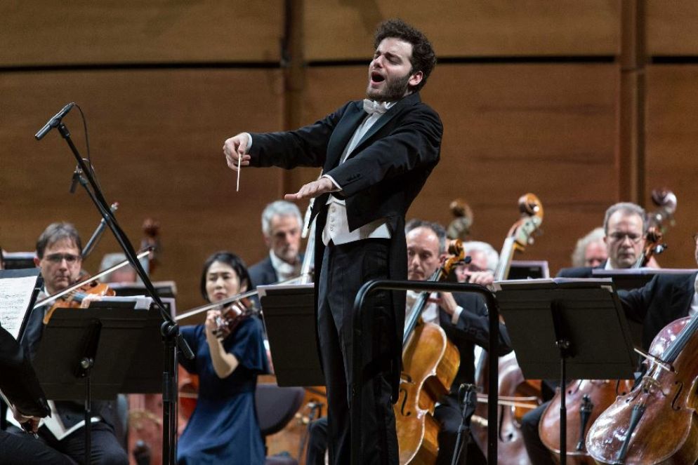 Emmanuel Tjeknavorian sul podio dell’Orchestra Sinfonica di Milano - Angelica Concari