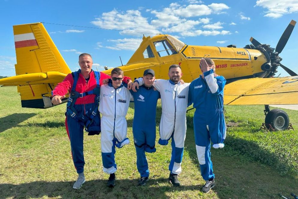 Una iniziativa per i soldati disabili organizzata da Oleksandr Shvetsov (il primo a sinistra) - Shvetsov