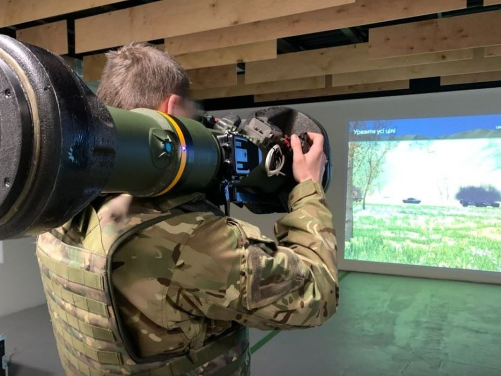 l'addestramento anticarro della "Legione Libertà" formata da russi che combattono al fianco dell'esercito ucraino