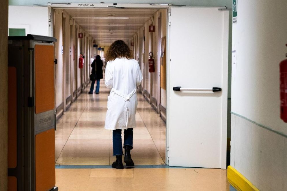 La corsia di un ospedale - Ansa