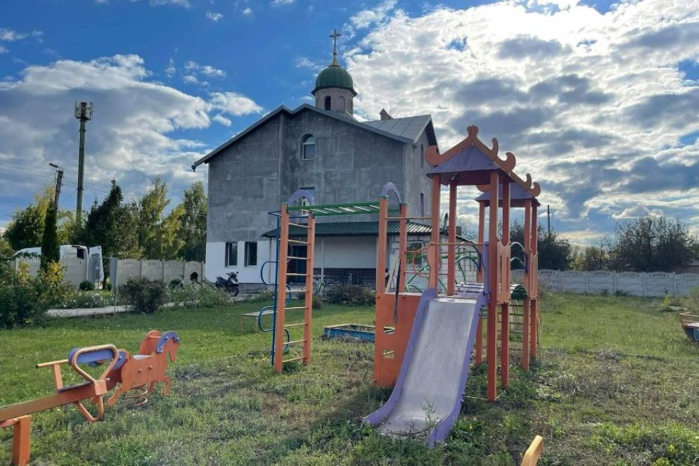 La chiesa greco-cattolica ancora intatta a Vilcha: a settembre è stata bombardata e il villaggio è sotto assedio russo - Avvenire