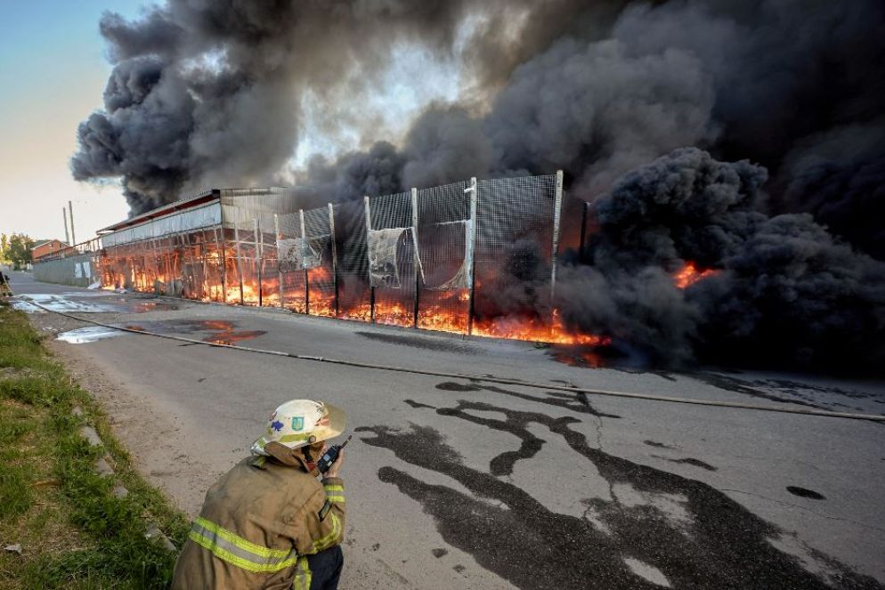 Il bombardamento russo al grande magazzino "Epicenter" di Kharkiv dove sono stati uccisi 18 clienti - Ansa