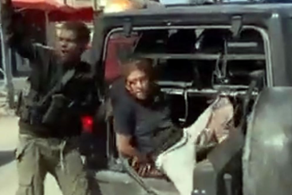 Una soldatessa israeliana catturata dai miliziani e trascinata su un'auto - ANSA