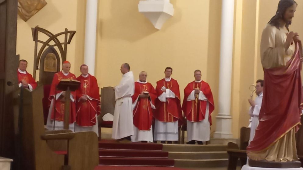 Un momento della messa celebrata dal cardinale Zuppi nella cattedrale cattolica di Mosca - Foto Aigav