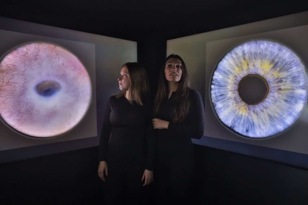 Larissa e Noemi in una scena del documentario "We are art"