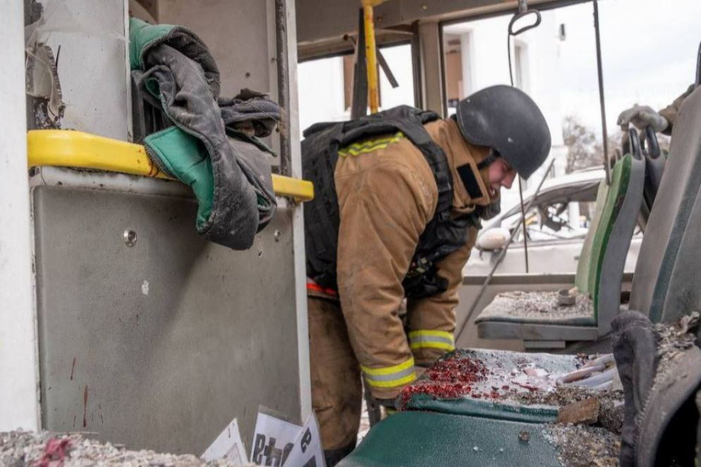 La strage della Domenica delle Palme a Sumy: il bus colpito dai missili russi - Telegram-Vigili del fuoco dell'Ucraina