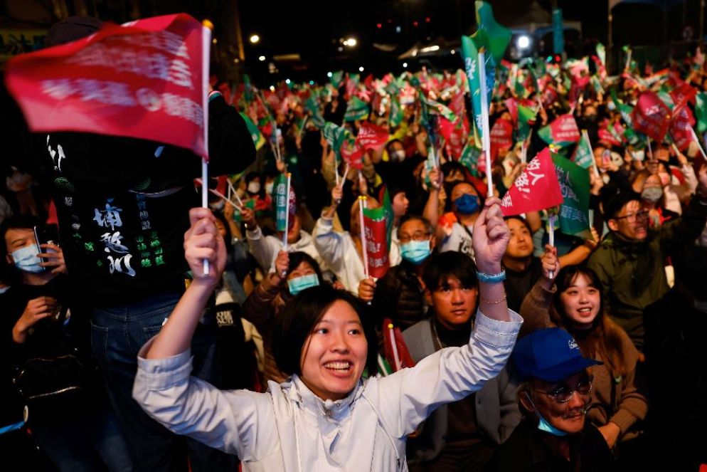 Sostenitori di Lai davanti alla sede del Partito democratico progressista a Taipei - Reuters