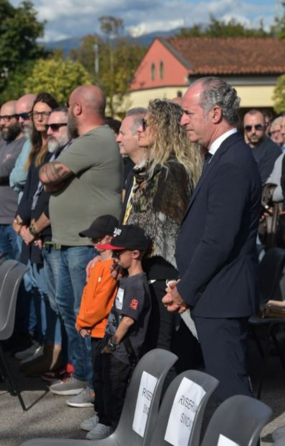 Il governatore del Veneto Luca Zaia accanto alla mamma di Sammy, Laura. Sotto Alessandro e Nicolò, gli amici di Sammy affetti come lui da progeria - Diocesi di Vicenza