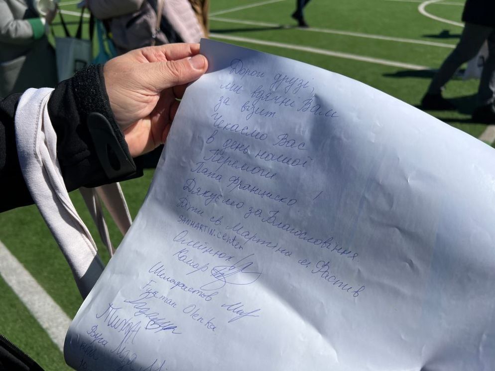 Il calendario dei bambini di Fastiv per papa Francesco in cui chiedono la pace - Gambassi