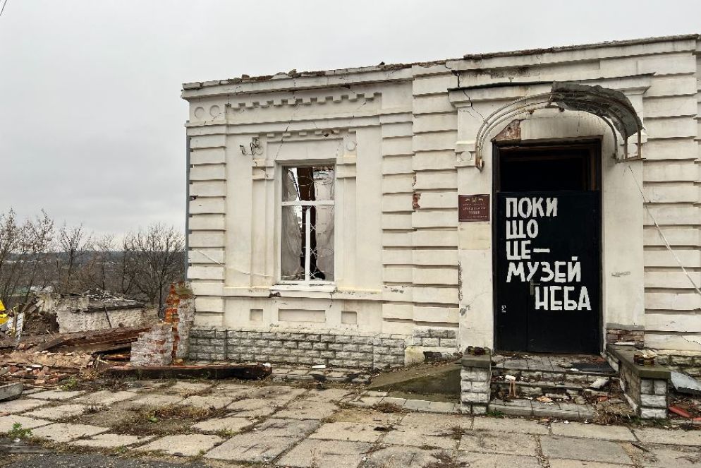 Il museo di storia locale di Kupiansk devastato dai missili russi in cui sono state uccise la direttrice e la sua vice - Gambassi