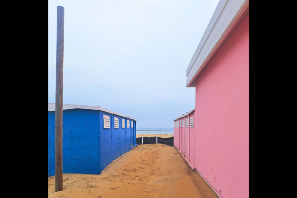 Fra i bagni colorati del lungomare, in attesa dell'estate - G.Matarazzo