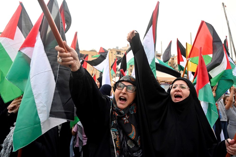 Le donne di Hezbollah festeggiano in piazza nella capitaòle libanese Beirut - Ansa