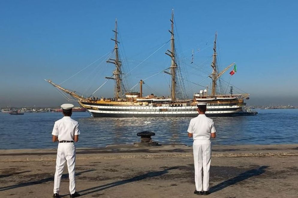 L'Amerigo Vespucci in porto a Mumbai - Ansa