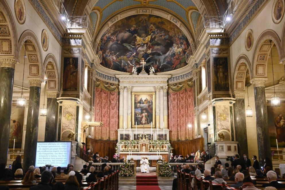 Papa Francesco nella Cattedrale di San Dionigi ad Atene incontra la comunità ecclesiale cattolica - Ansa