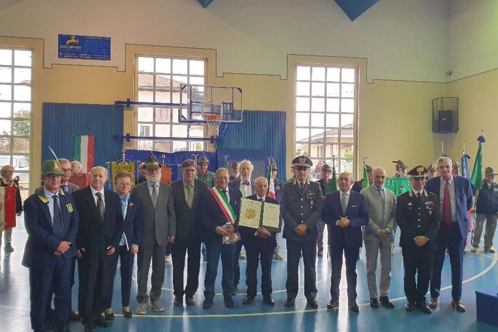 Un momento della cerimonia di consegna della medaglia di "Giusti tra le nazioni" al maresciallo Cortile e alla signora Molinari - Foto Grienti