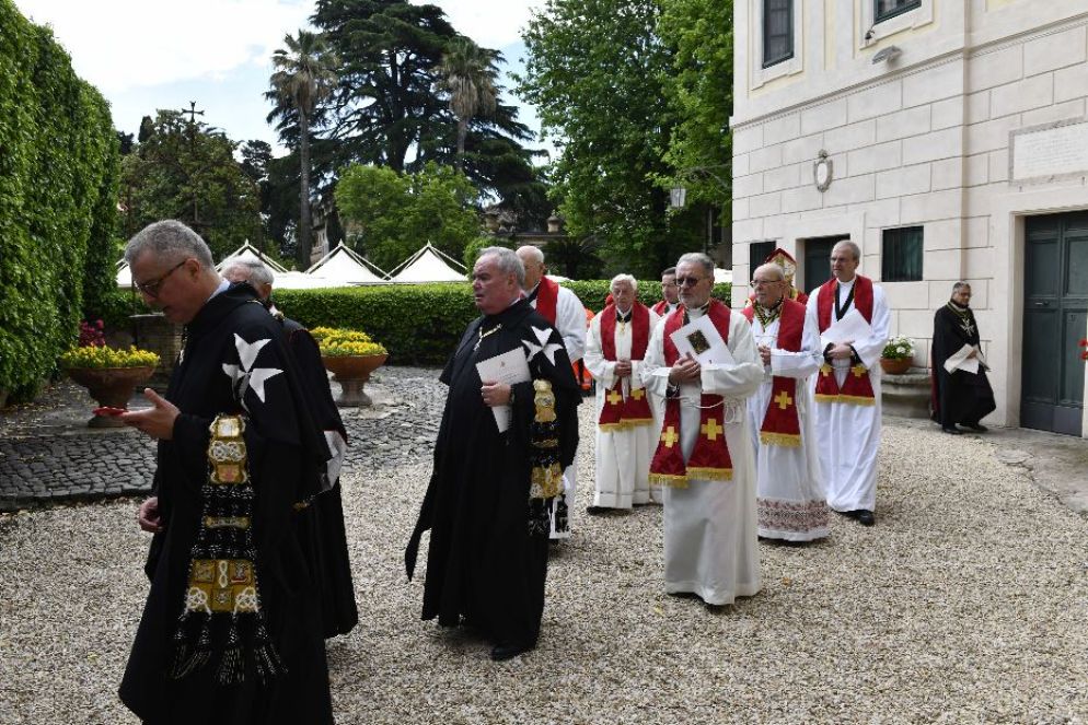 La processione per l'inizio del Consiglio dopo la preghiera. Al centro il Gran Maestro fra' John T. Dunlap - Agenzia Romano Siciliani