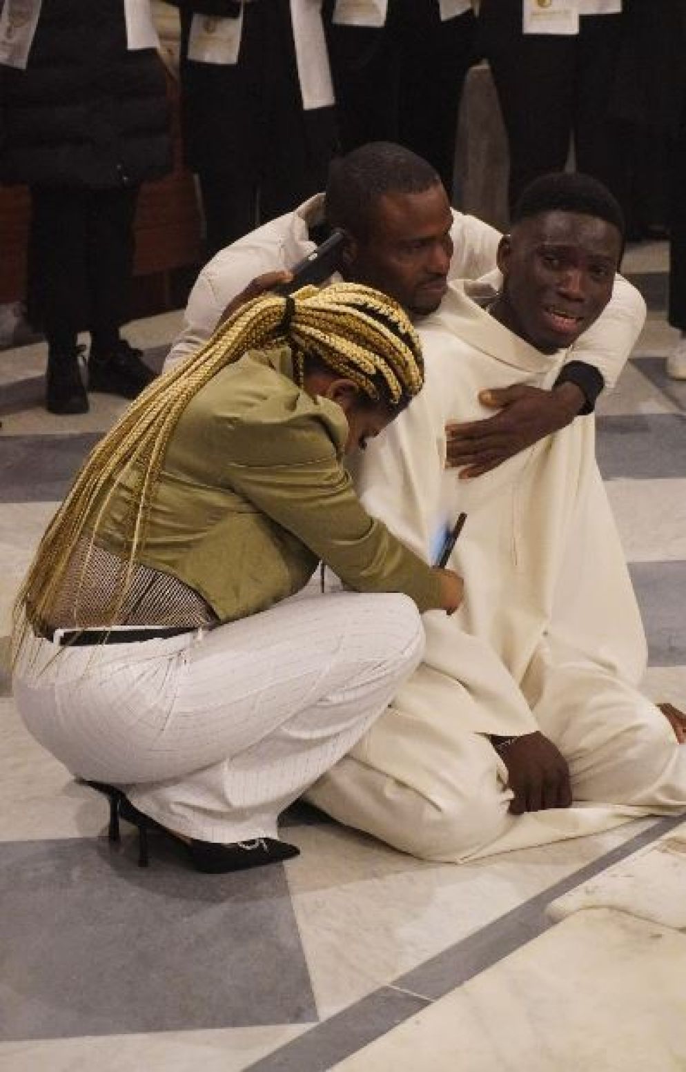 Un momento del rito di iniziazione cristiana nella chiesa di Sant'Arcancangelo Pimonte - undefined