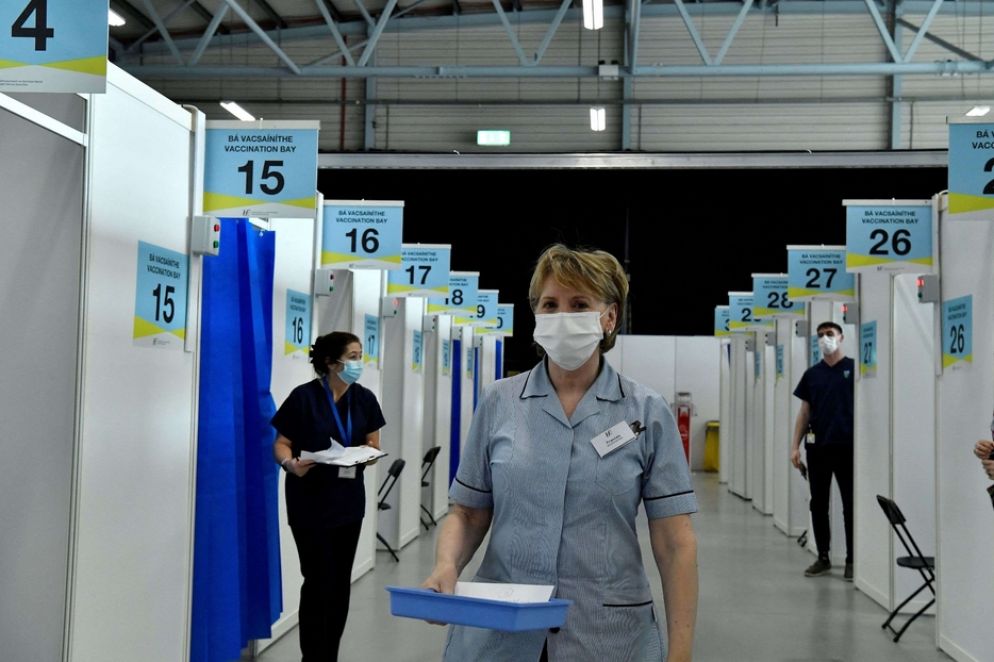 Un centro di vaccinazione a Dublino. L'Irlanda rimuove da oggi la maggior parte delle misure antiCovid - Reuters