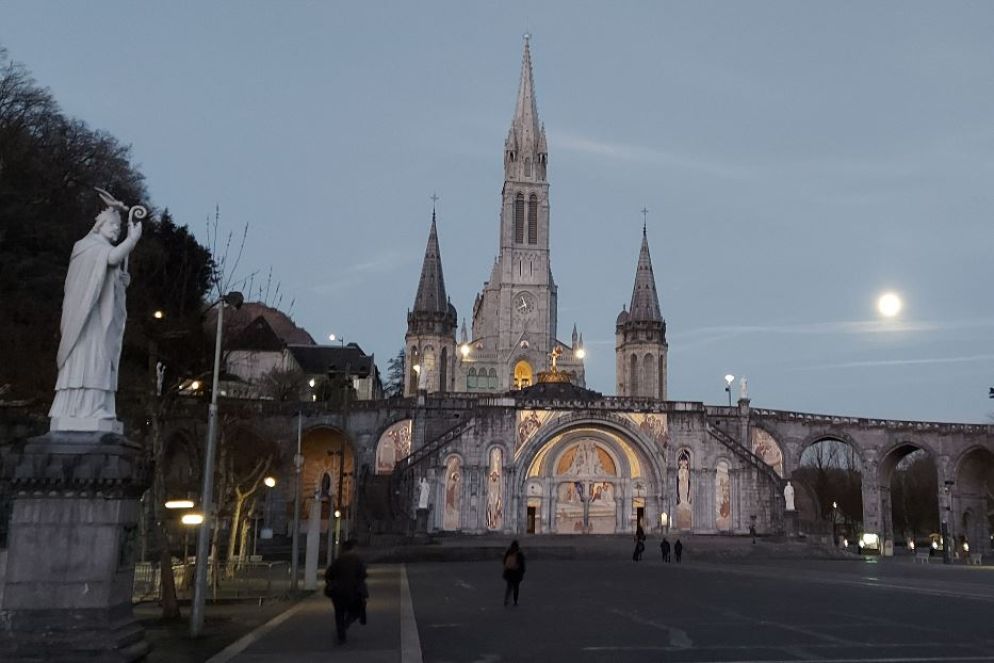 Il santuario all'alba, in questi giorni di fine gennaio - .