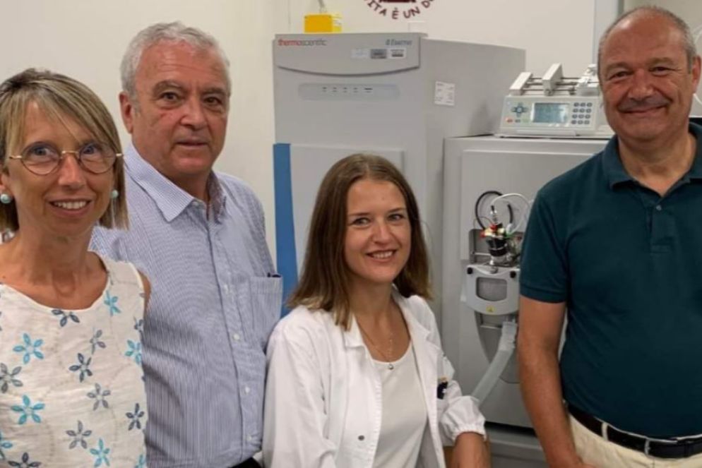 L'équipe del Bambino Gesù con i genitori dei tre fratellini