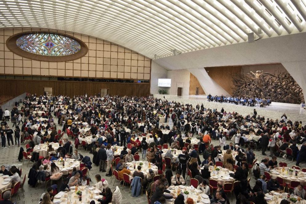 Il pranzo del Papa con i poveri in Aula Paolo VI nella Giornata dei poveri, 19 novembre 2023 - Siciliani