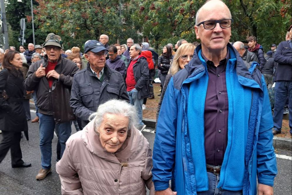 Graziella Ghisalberti, una dei pochi sopravvissuti, con il professore di storia americano - L.B.