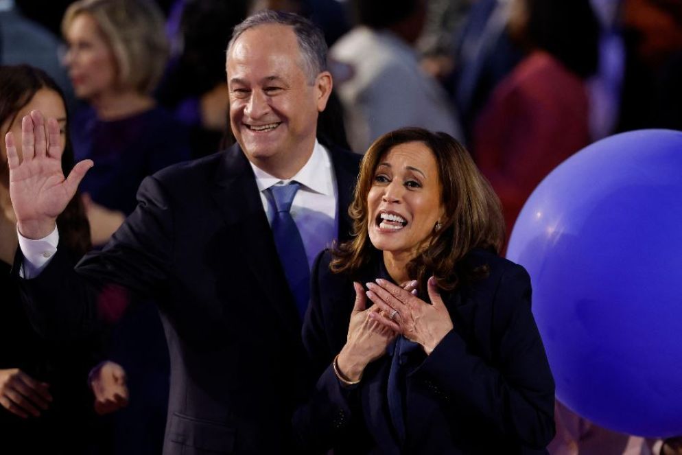 Kamala Harris e il marito Doug alla Convention di Chicago - ANSA