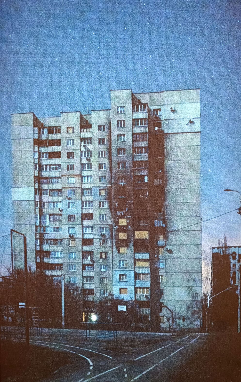 I palazzi del quartiere Saltivka di Kharkiv sono come "fari" nella notte. - Povlo Dorohoy