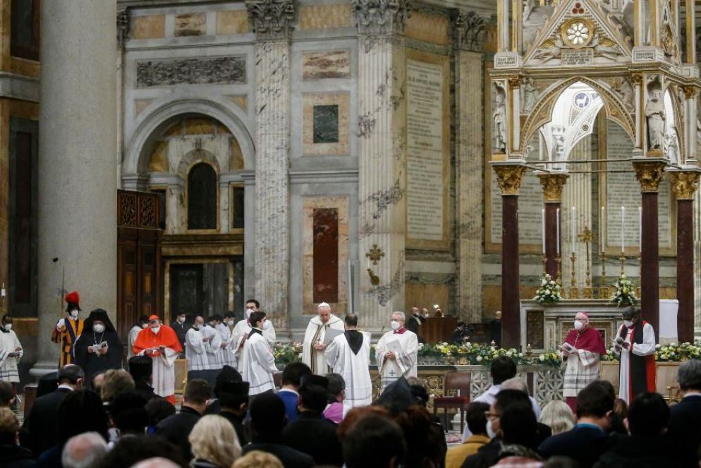 Vespri di chiusura della Settimana in San Paolo fuori le Mura - Ansa