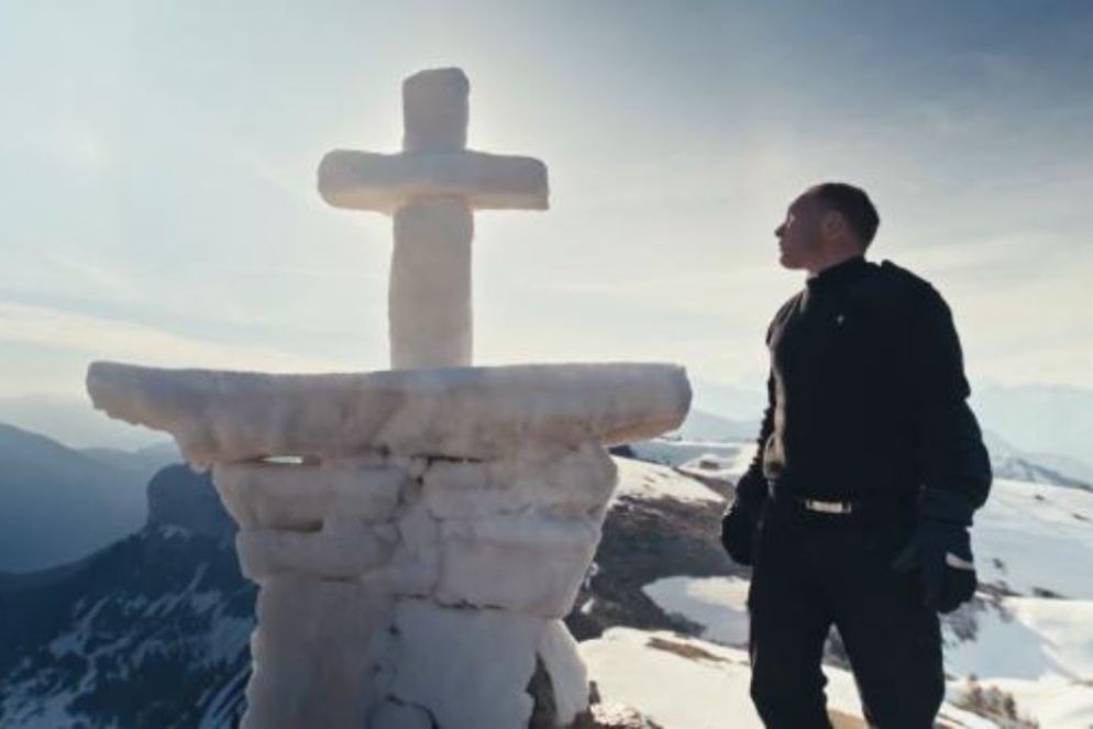 Un'altro dei cinque sacerdoti protagonisti del docufilm - Frame dal docufilm