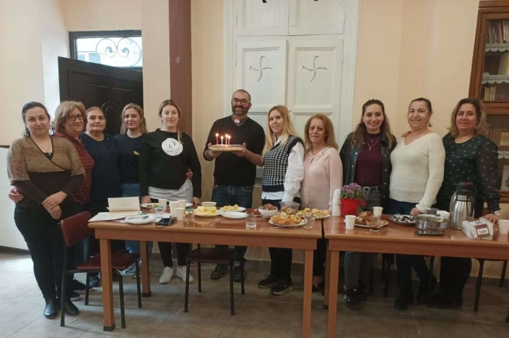 Un momento conviviale e informale a Istanbul di Luca Refatti con i suoi parrocchiani - Collaboratori