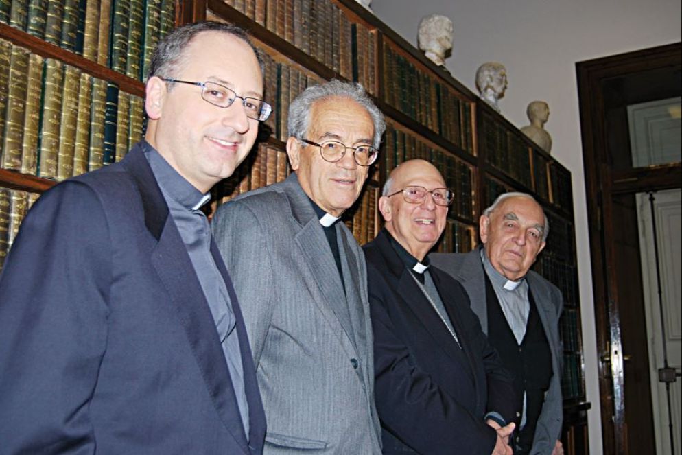 Da sinistra gli ultimi direttori della rivista della Compagnia di Gesù in Italia prima dell'arrivo di padre Nuno da Silva Gonçalves da sinistra i gesuiti italiani Antonio Spadaro, GianPaolo Salvini, Bartolomeo Sorge e Roberto Tucci - Archivio "La Civiltà Cattolica"