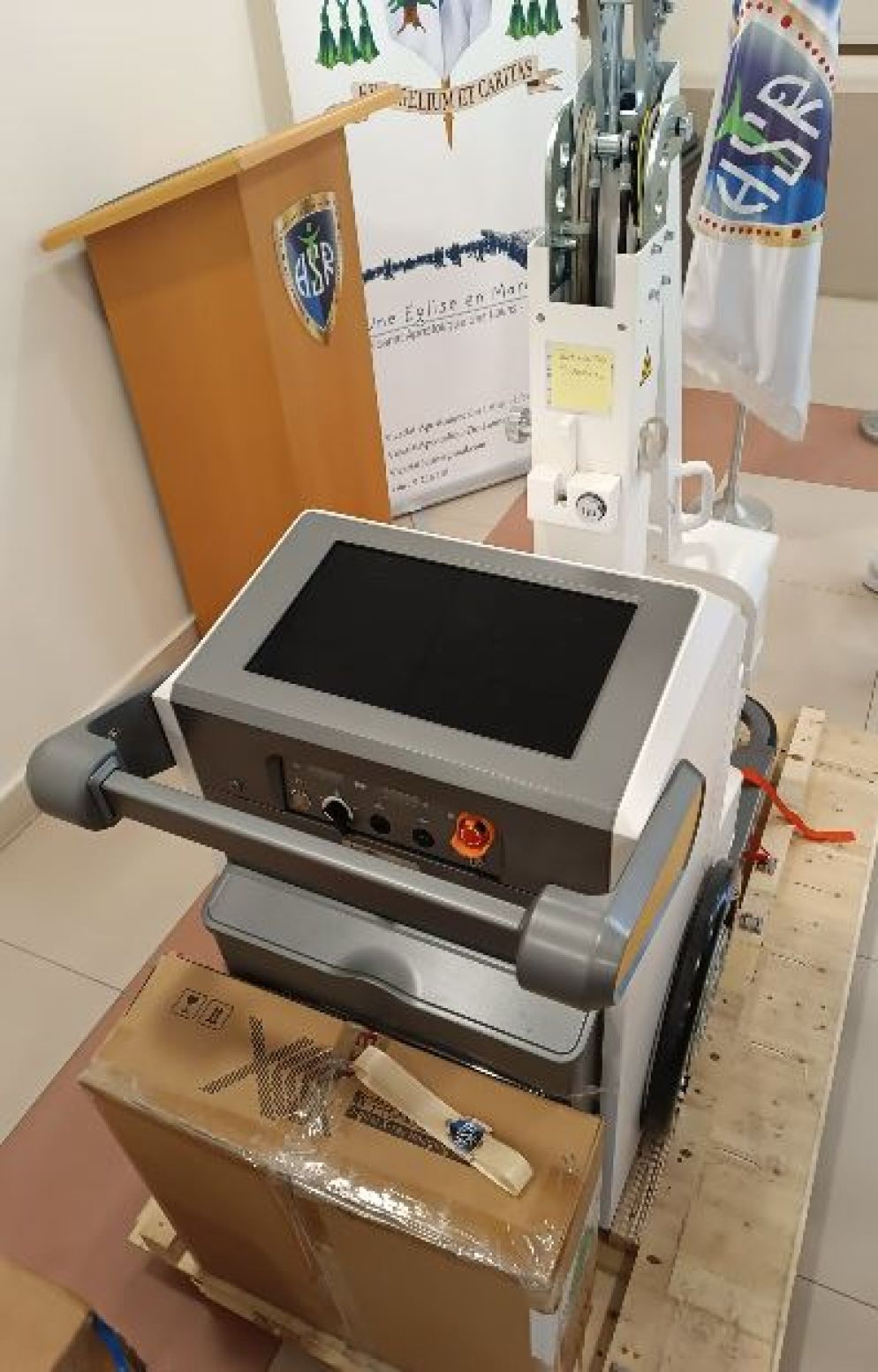 La cerimonia di consegna degli apparecchi medici giunti dall'Italia per gli ospedali di Libano e Siria - Fondazione Giovanni Paolo II