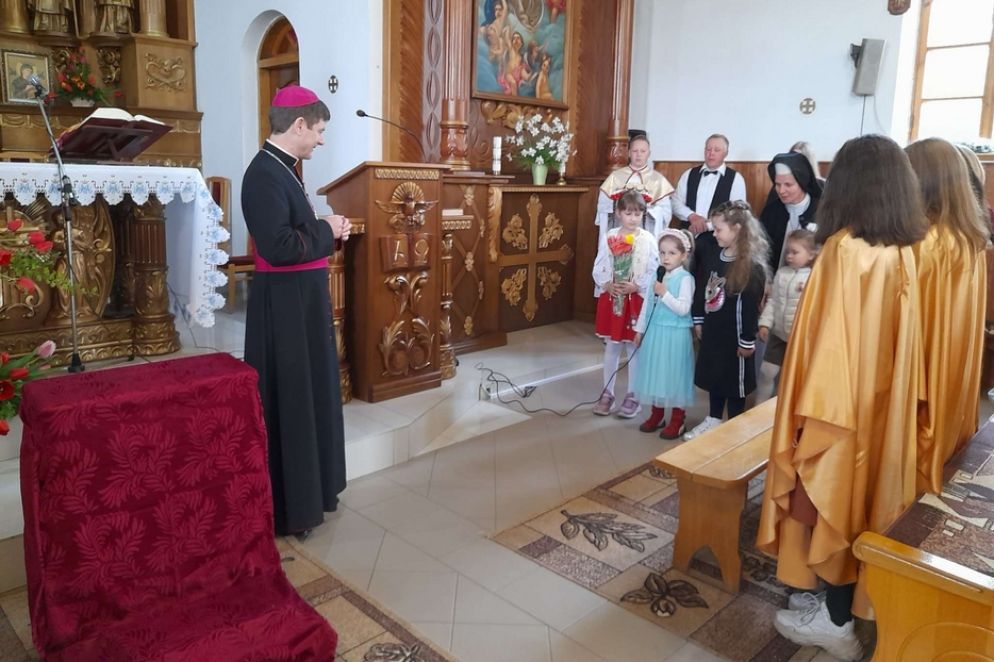 Il vescovo di Kiev durante una celebrazione - Dal profilo Facebook