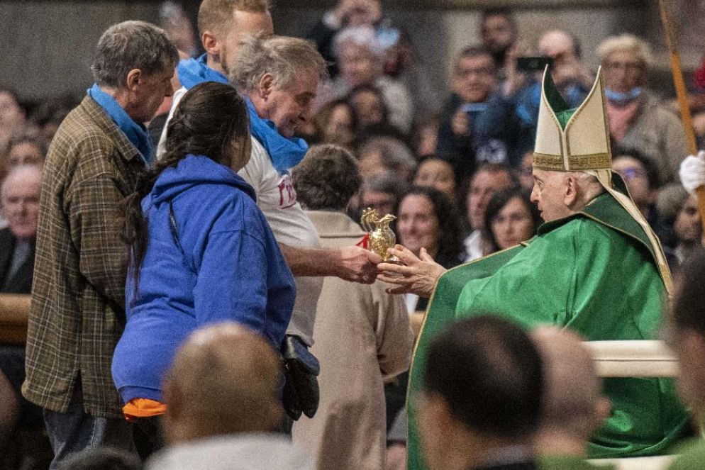 Papa Francesco durante la Messa in San Pietro per la VII Giornata mondiale dei poveri - Siciliani