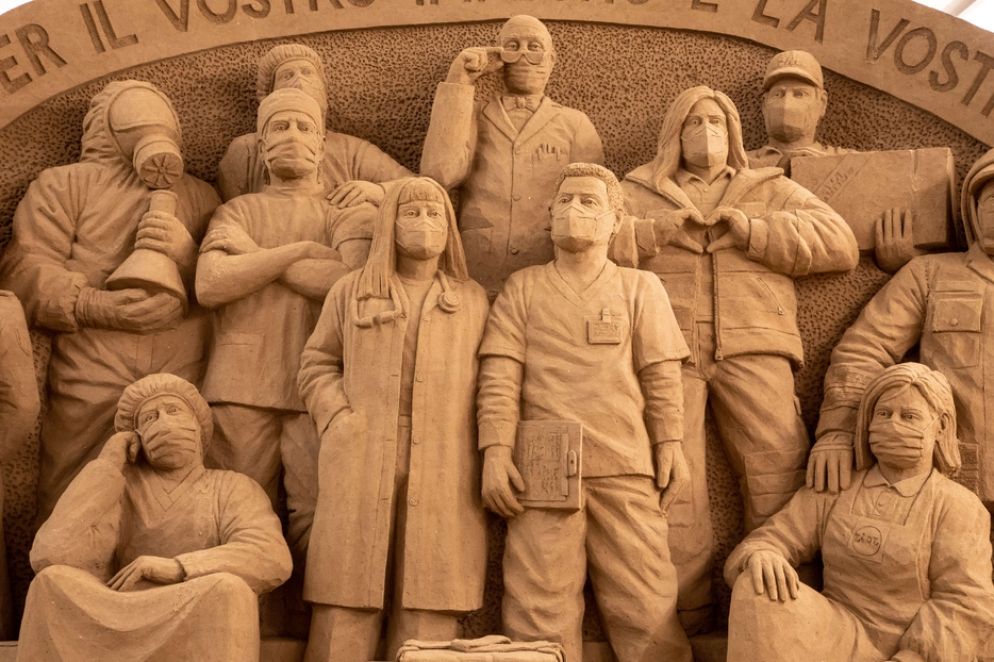 Il tributo a medici, infermieri e forze dell'ordine contro la pandemia (Richard Buckle) - Comune di Jesolo